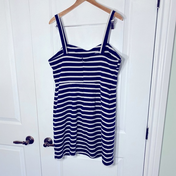 Old Navy Sweetheart Neck Dress - Picture 6 of 6